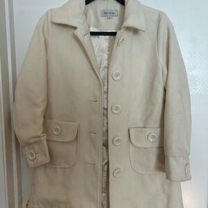 Cream girls winter dress up coat. Super comfortable. Good condition